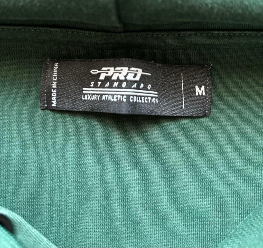 現地オフィシャルショップ　NBA ミルウォーキー　バックス ワッペン付きパーカー