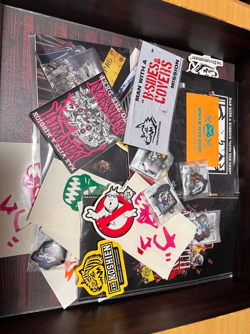 MAN WITH A MISSION キーホルダー・ステッカー・カレンダーセット