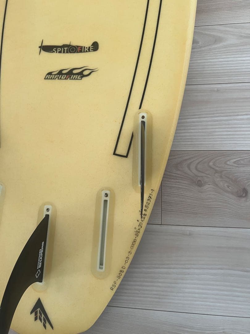 FIREWIREファイヤーワイヤーSpitfire 5’8” フィン付き初心者