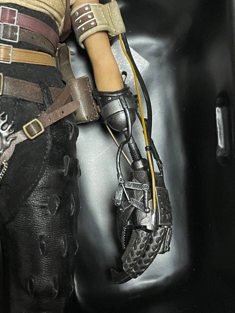 マッドマックス フィギュア madmax 1/6 VTS ホットトイズ