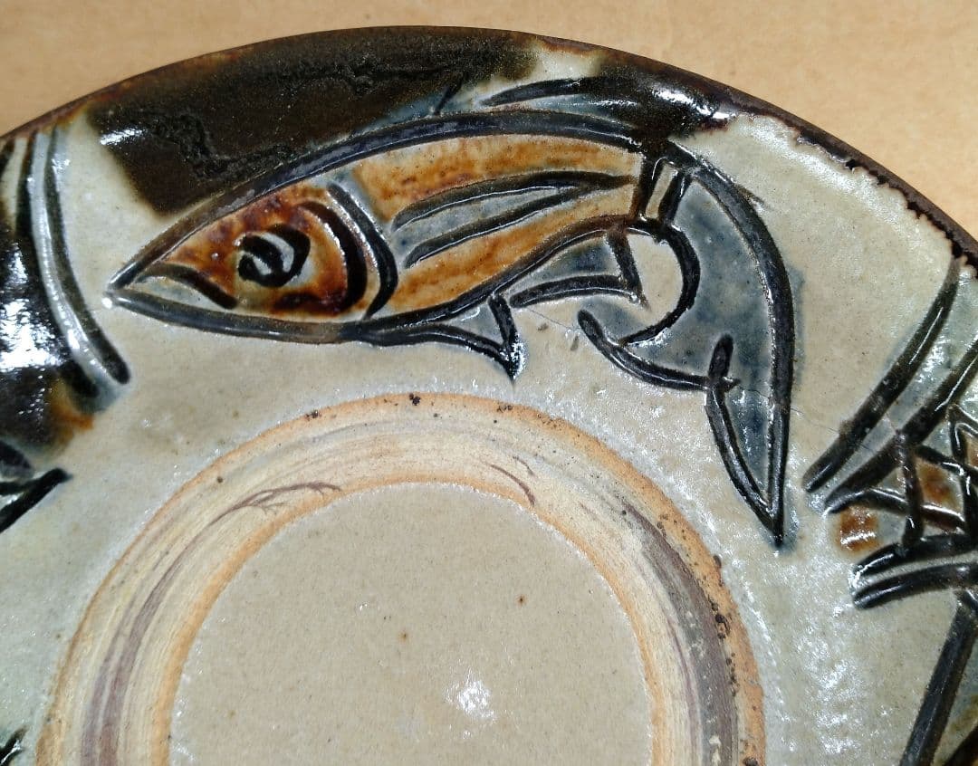 【本物保証】金城次郎 壷屋焼 魚紋皿 共箱 栞 人間国宝 壺屋焼 希少作品