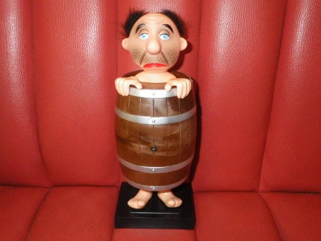 シガレットディスペンサー★ビンテージ★煙草入れ★人形★バレルマン★ジョーク