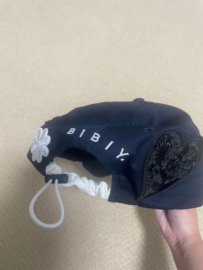 BIBIY ネイビーキャップ Bの刺繍付き