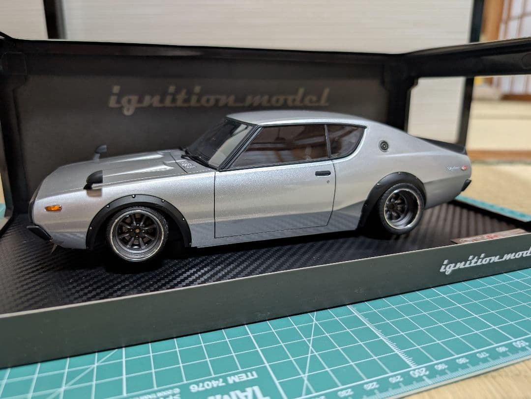 イグニッションモデルスカイライン 2000 GT-R シルバーカスタム　1/18