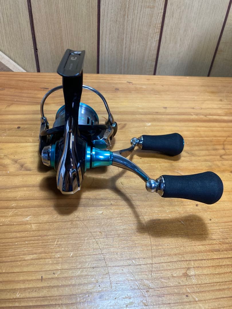 美品　Daiwa Emeraldas LT2500S-DH スピニングリール