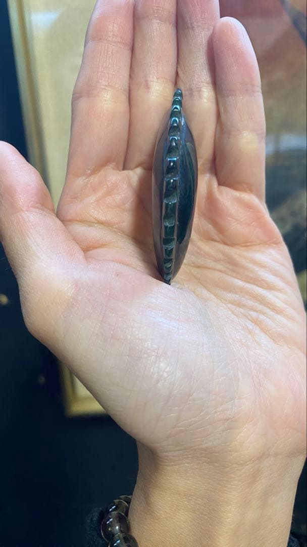 神棚でエネルギー注入済　獣形勾玉 おそらくネフライト？　魔除け