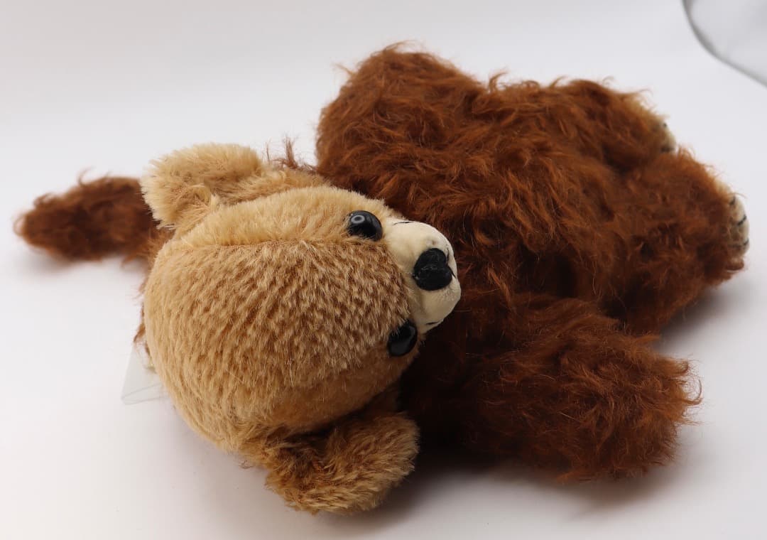 チーキー・モンキー Merrythought 24cm 赤いお尻と長いしっぽ