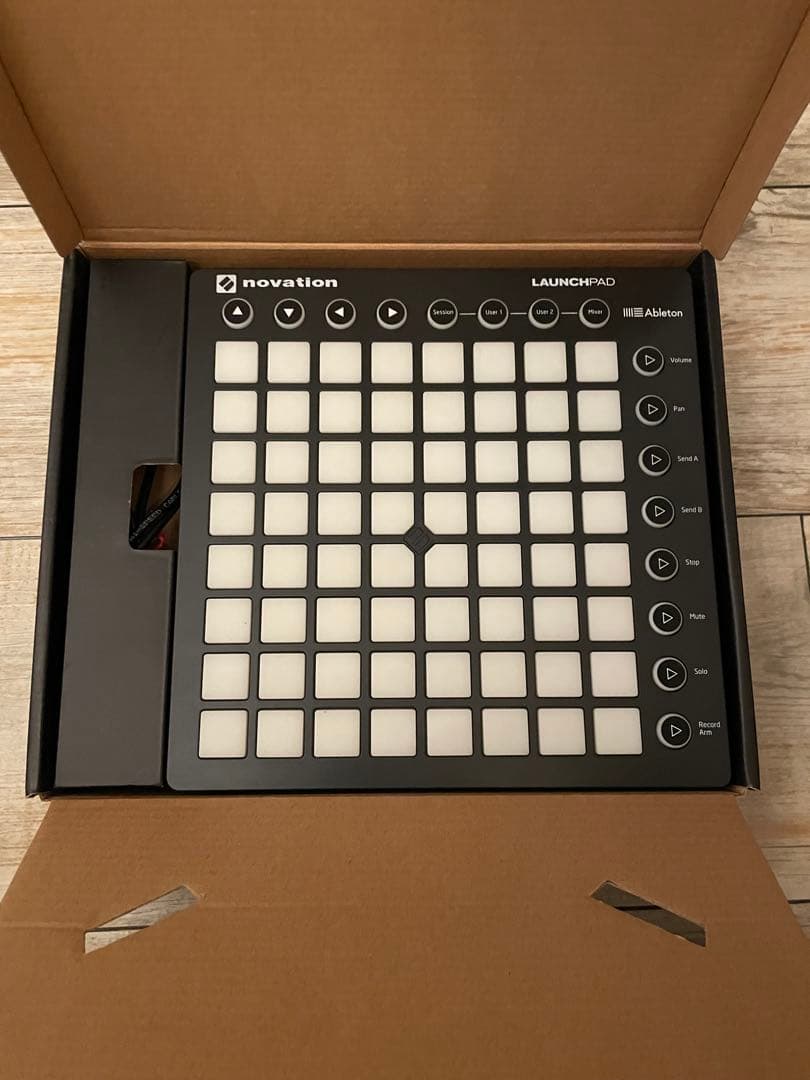 Novation Launchpad MIDIコントローラー