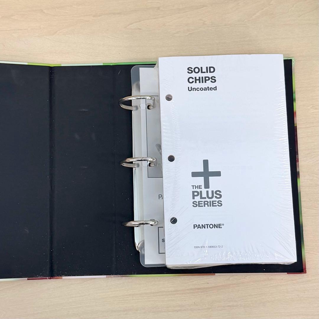 PANTONE SOLID CHIPS Uncoated 2冊