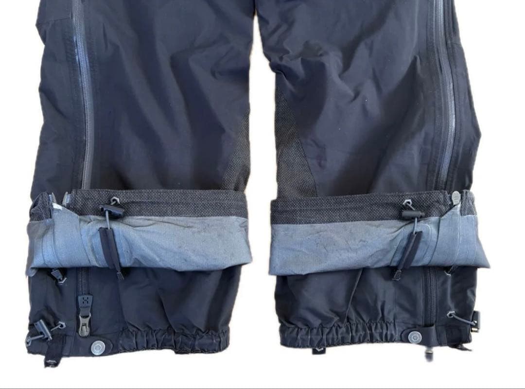 ホグロフス アトム ビブ　Sサイズ