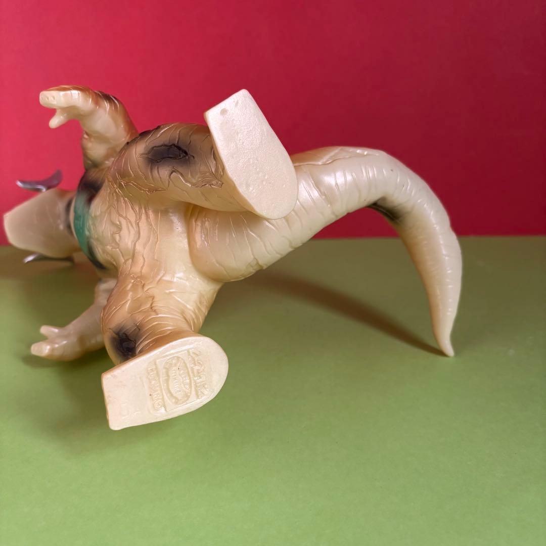 か*き様 ブルマァク　怪獣シリーズ エレキング　蓄光ゴールド