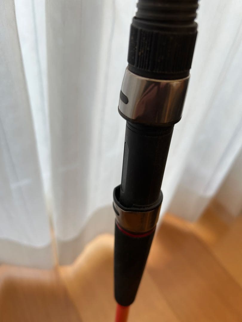 【美品】【ジャンク品】￼釣竿　底もの用￼ 赤いスピニングロッド