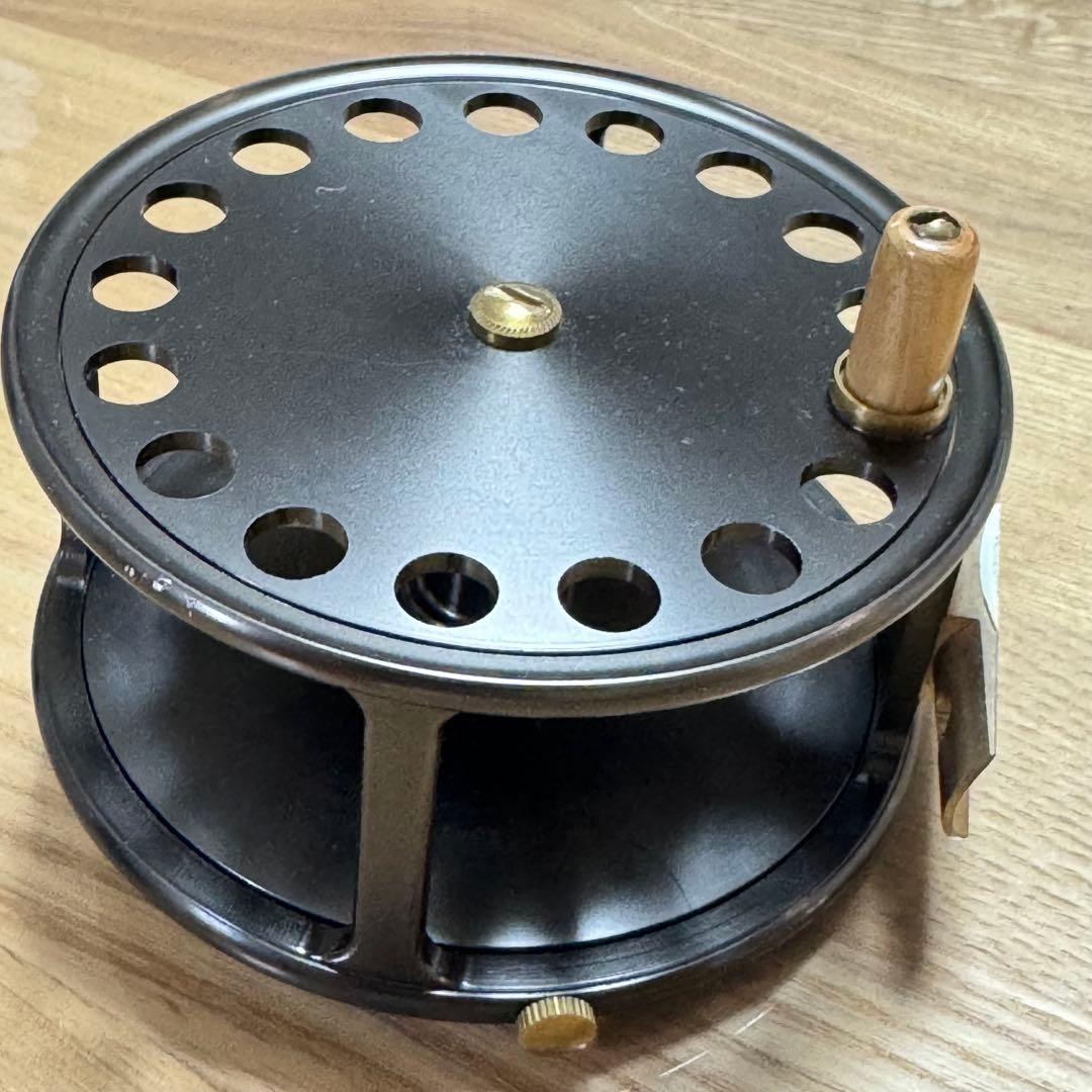 Caps Classic Salmon フライリール サーモンクラシック