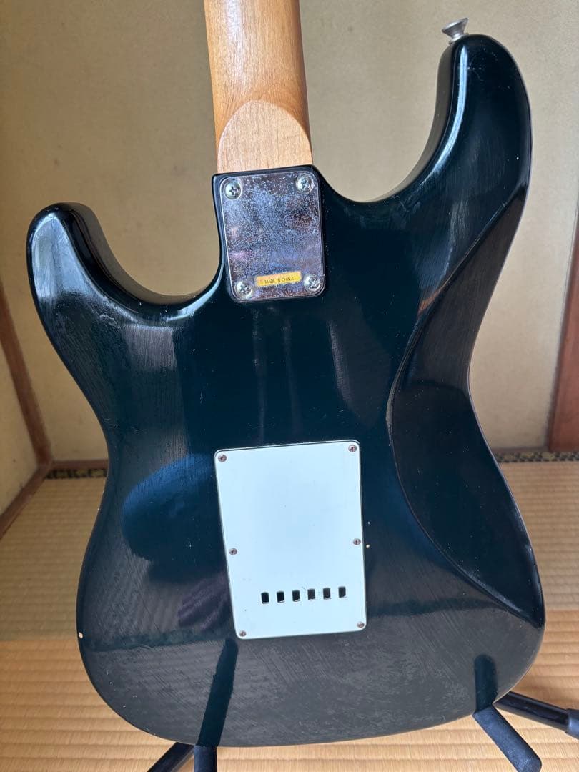 ブラックエレキギター シングルコイル【現状品】