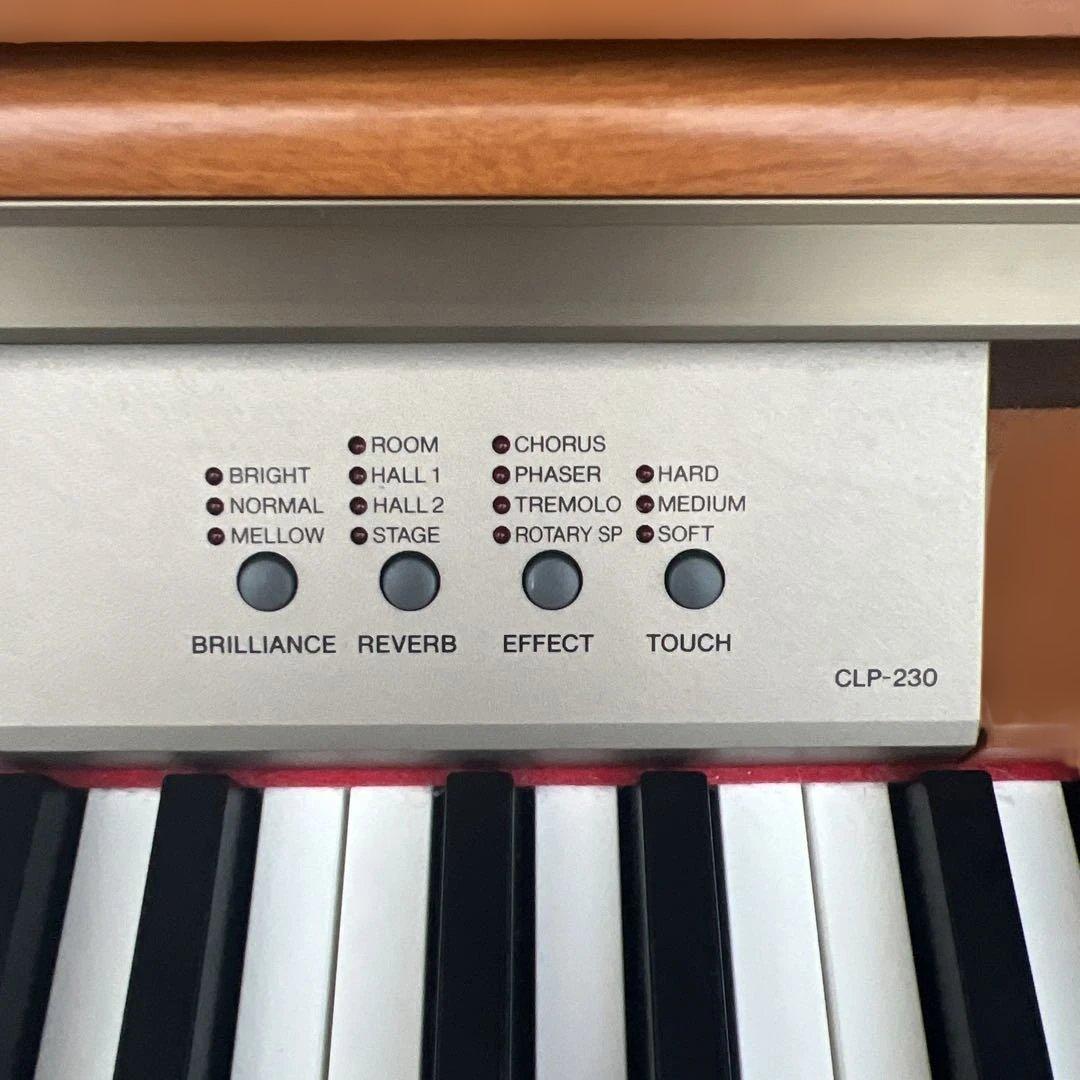 Yamaha Clavinova 木目調 3ペダル付き　CLP-230