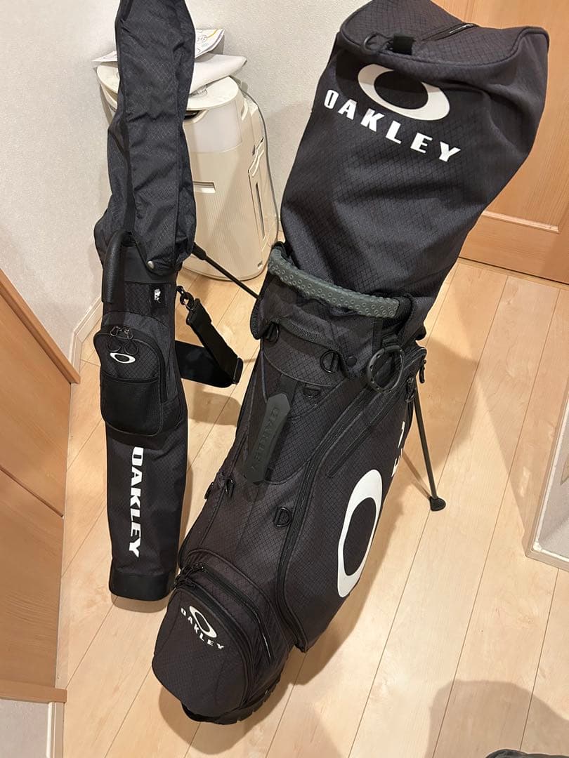 オークリー美品　キャディバッグとセルフスタンドのセット