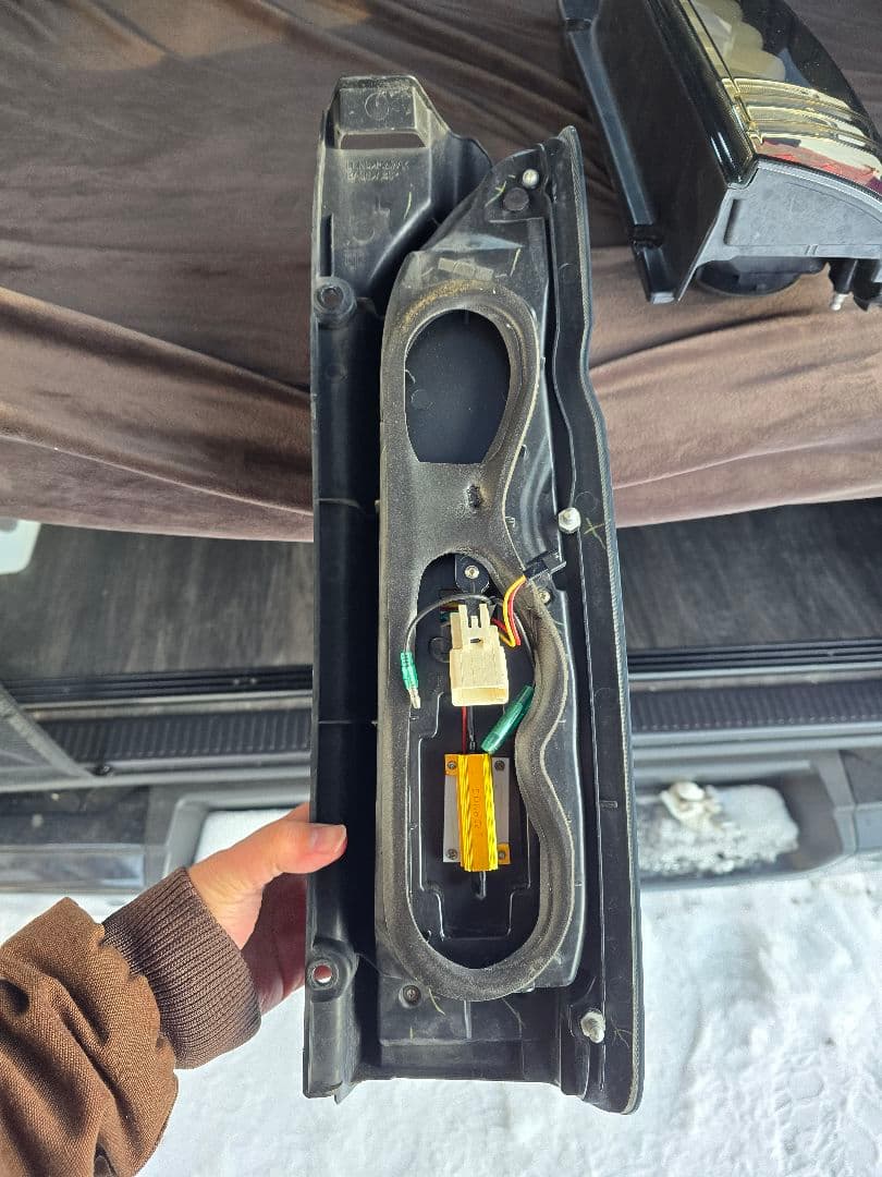 ハイエース　テールランプ　ヴァレンティ