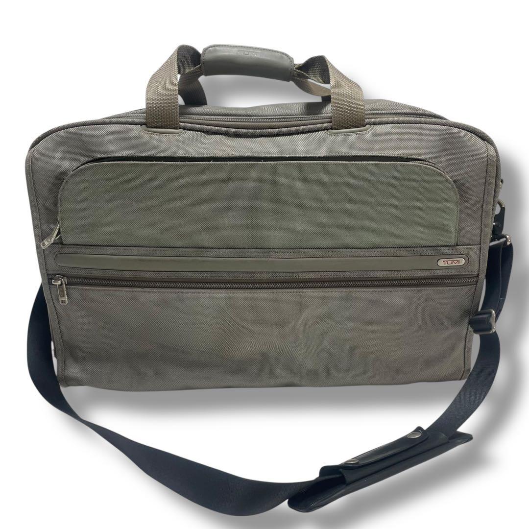 トゥミ　TUMI ビジネス　旅行バッグ　希少品　大谷用　グレー　ショルダーバッグ
