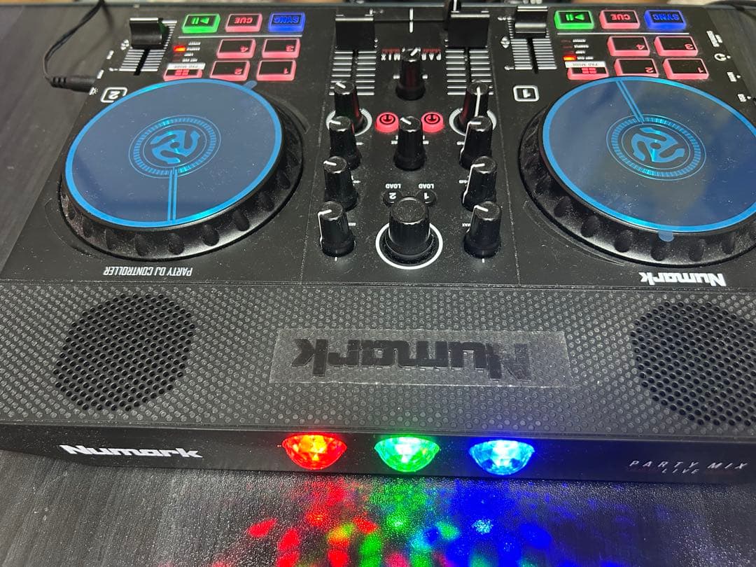 ほぼ新品【ヘッドフォン付き】Numark DJコントローラー LEDライト搭載