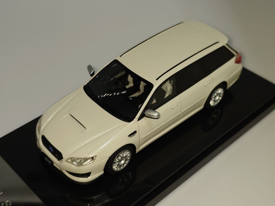 1/43 SUBARU STI S402 WAGON ホワイトパール W262
