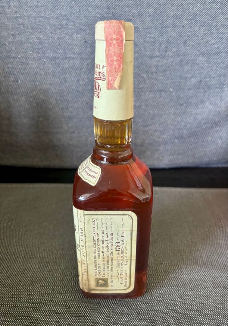 エヴァン・ウィリアムス　ホワイトラベル　旧ラベル　バーボンウイスキー古酒　未開封