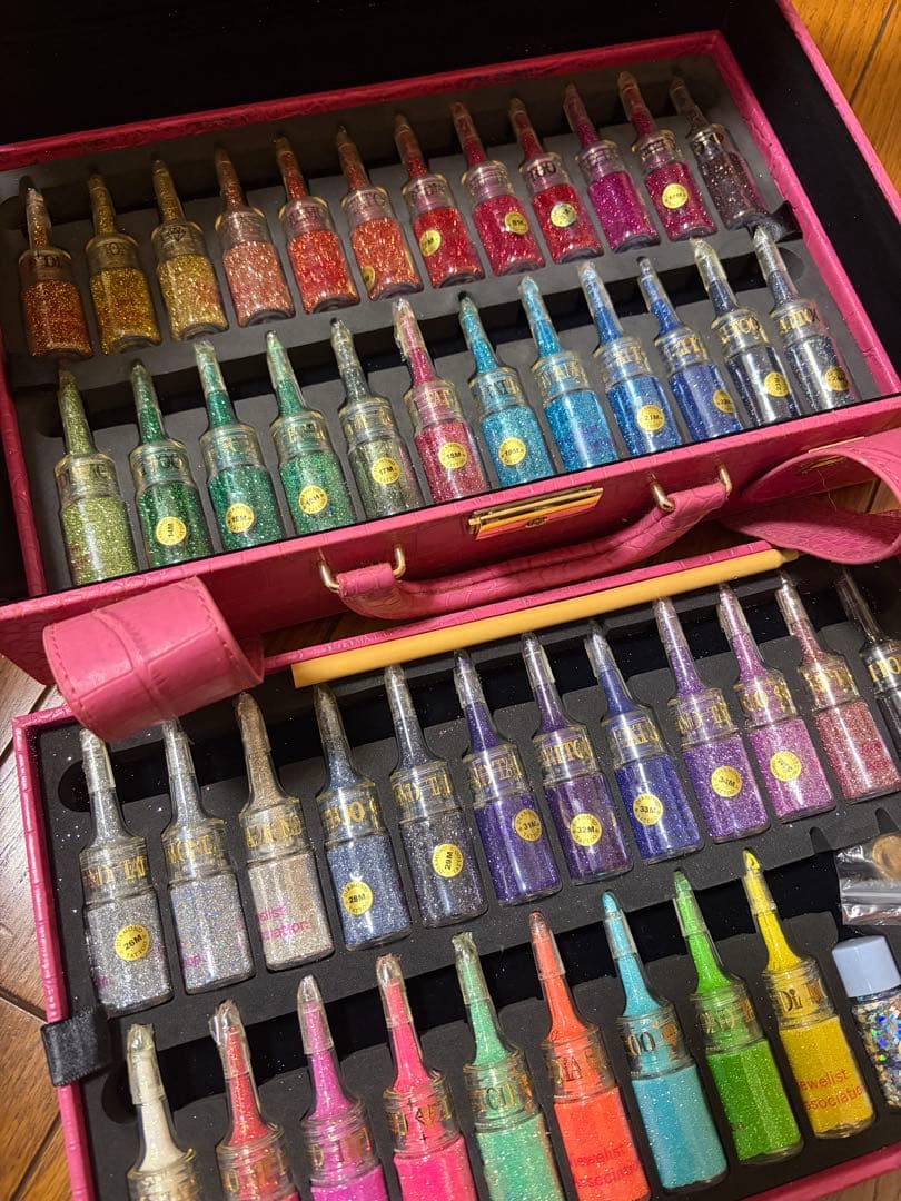 美品　48色以上　ボディジュエリー多色グリッターセット　ケース付き