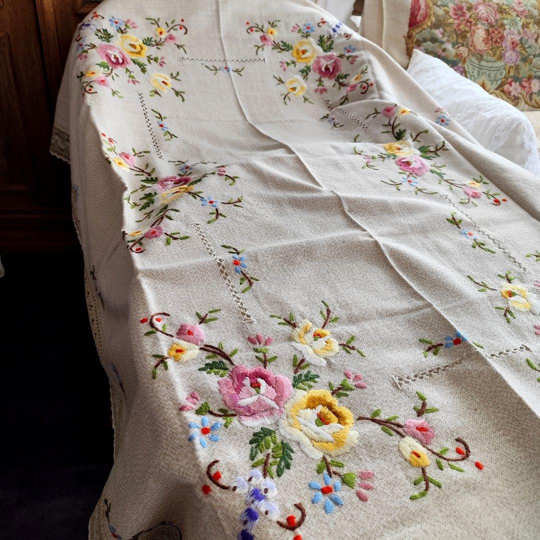 バラ蔓 カロチャ刺繍 厚手柔らか　ヴィンテージ大判テーブルクロス　お手仕事