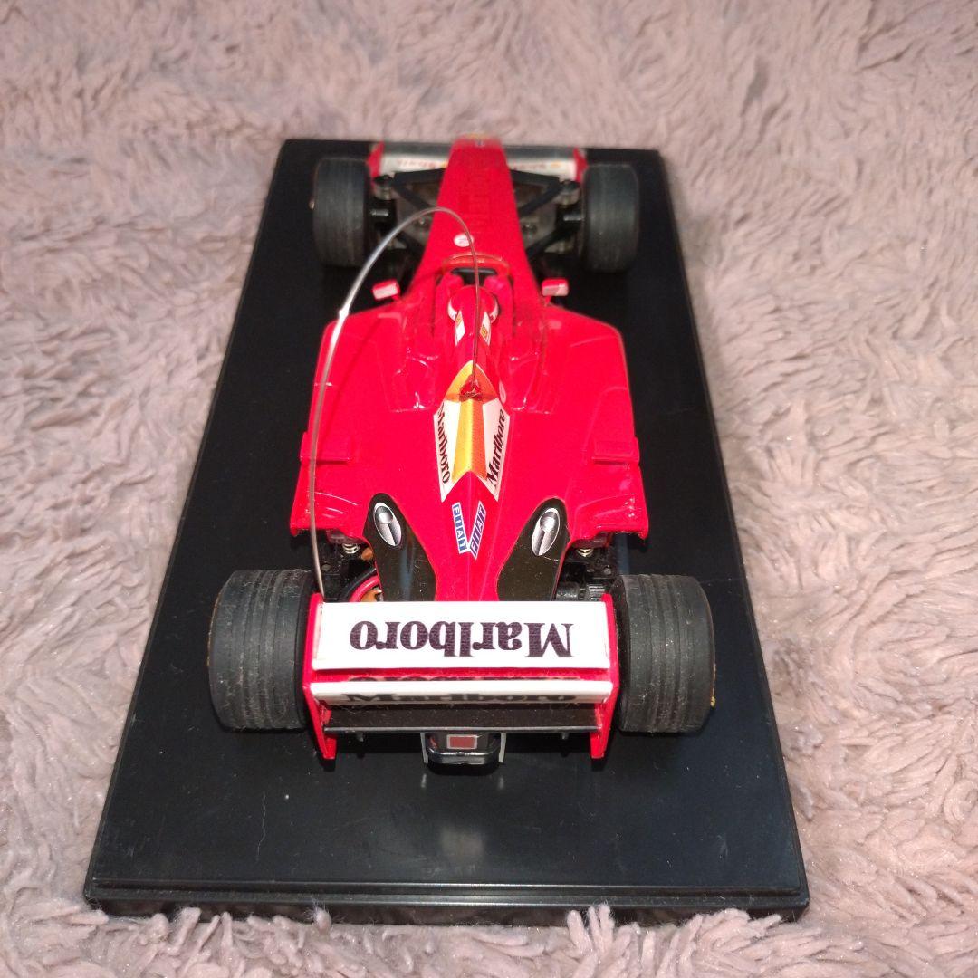 フェラーリ F2001 1/18スケール　ラジコンカー、シューマッハドライバー