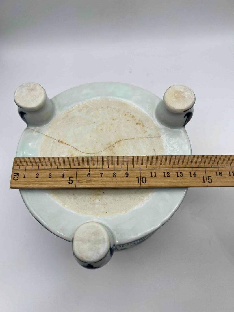 明宣徳時代 【大明宣徳年製 】在銘 染付 青花唐花文三足炉 (B-82)