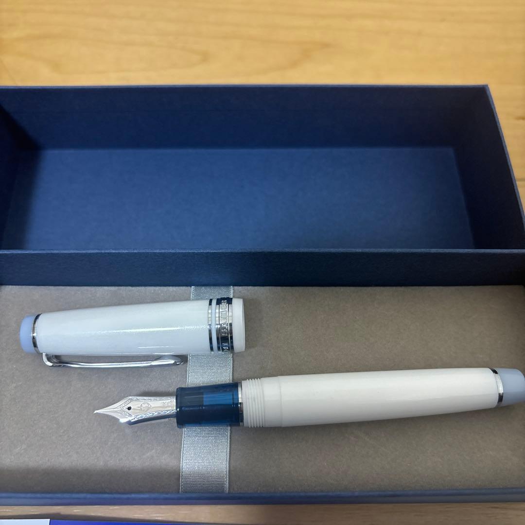 限定品　世界のティータイム 万年筆 アフタヌーンティー スリーティアーズ　Ｍ