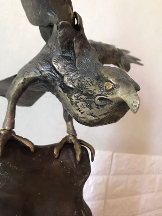 古銅製，岩上に鷹置物，古美術品，高50cm，重4400克