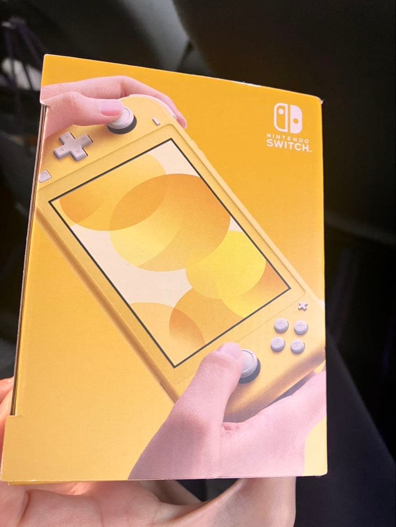 任天堂　Switchライト　ピンク　未使用品