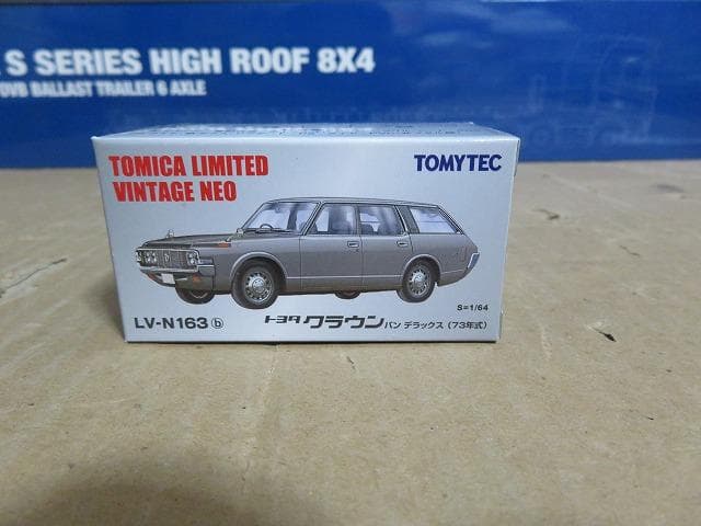 トミカリミテッドヴィンテージNEO クラウン カスタム バン デラックス