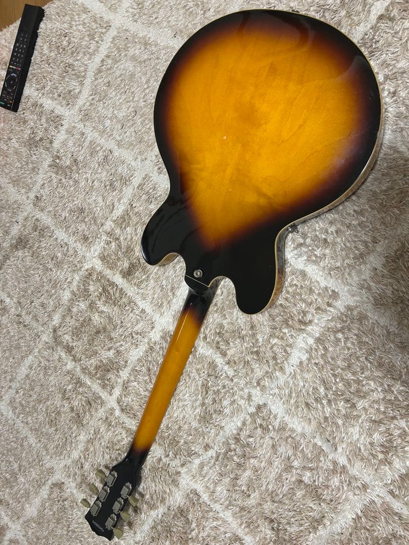 Quattro Store　burny(FERNANDES)セミアコ