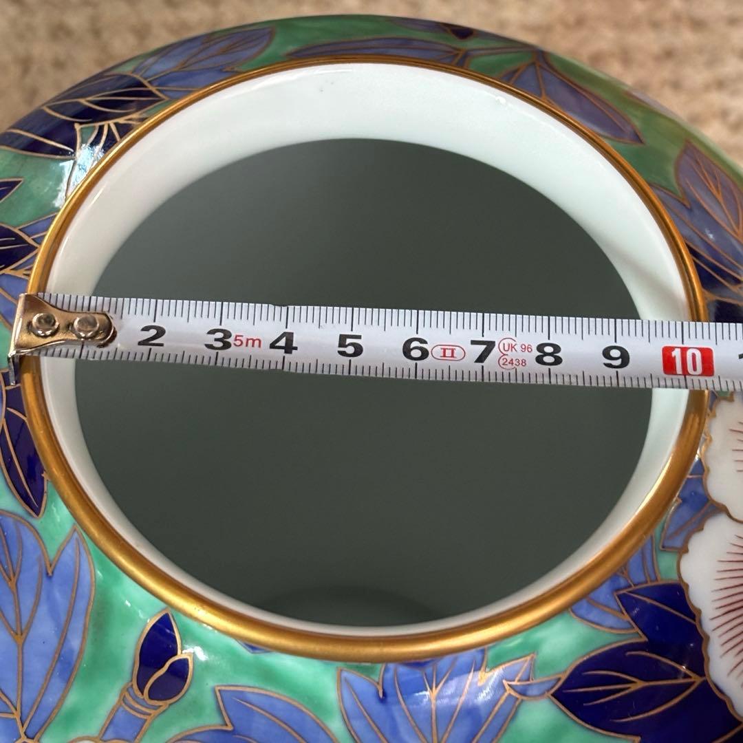 有田焼　深川製磁　青い葉と花の装飾の陶器花瓶　希少