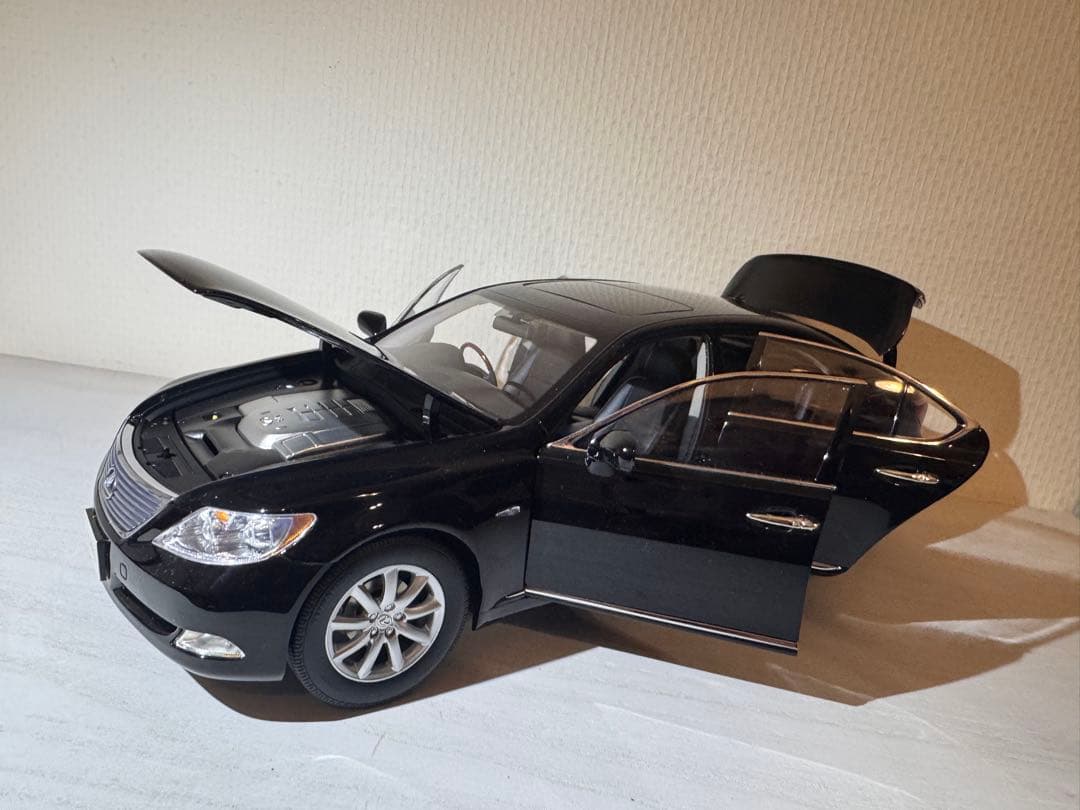 NOREV Lexus LS 460 ブラック ミニカー