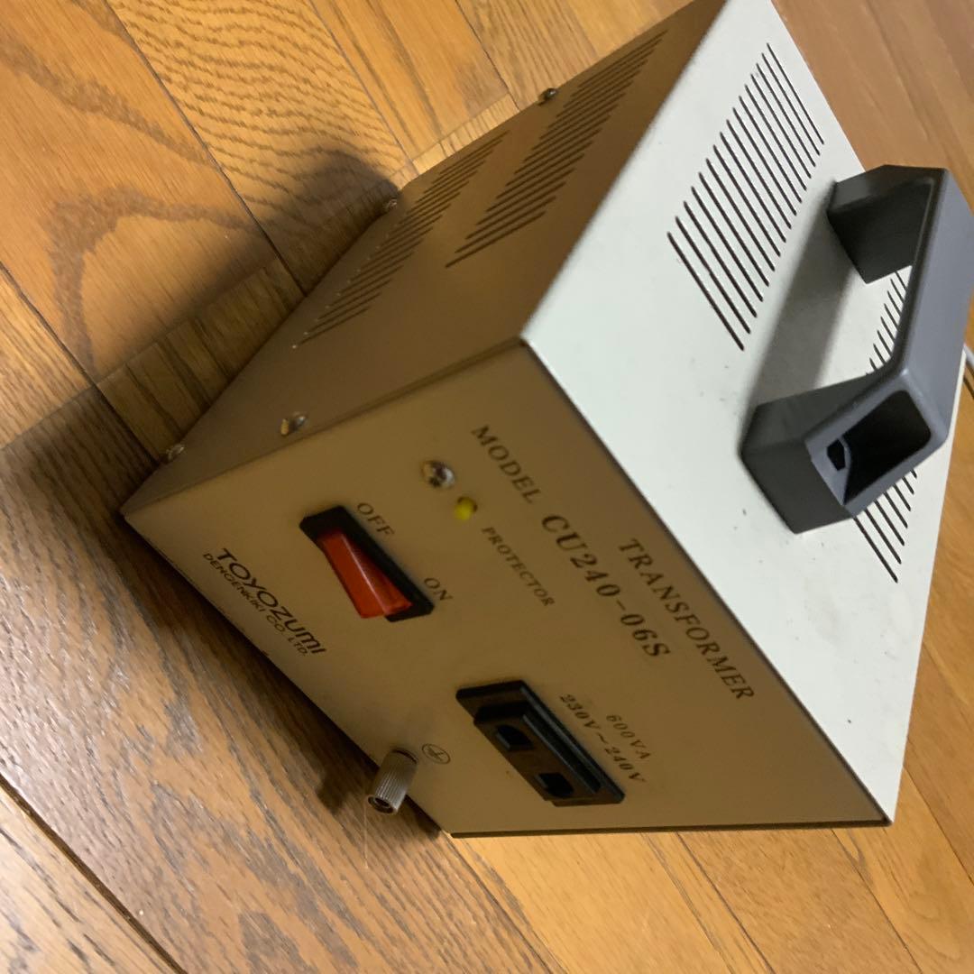 Toyoizumi CU240-06S 変圧器 600VA