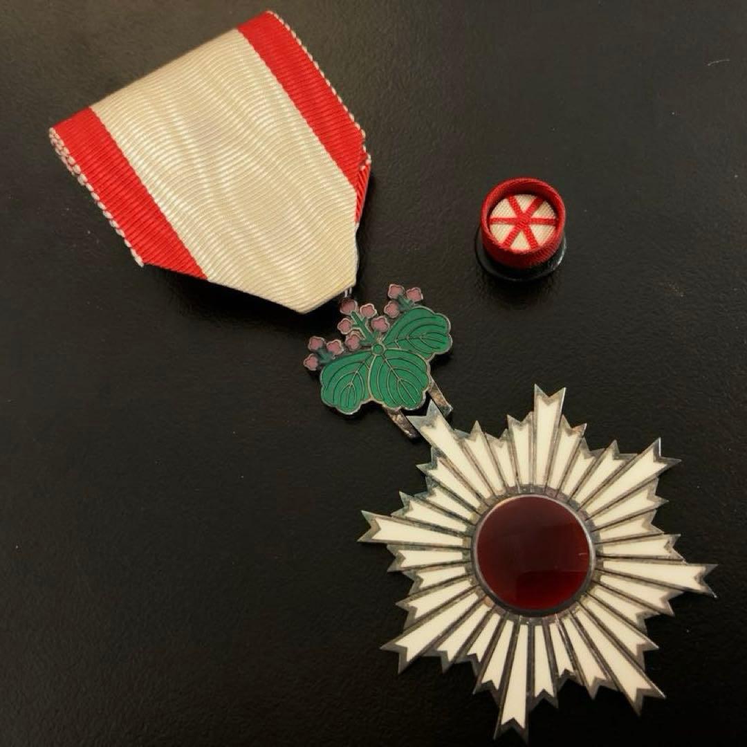 勲章 勲六等単光旭日章 共箱付き