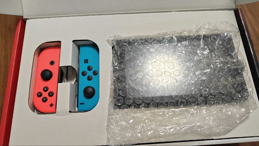 Nintendo Switch 本体 青と赤Joy-Con