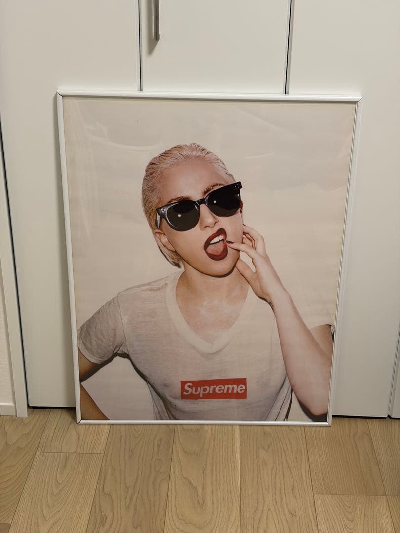 supreme ポスター