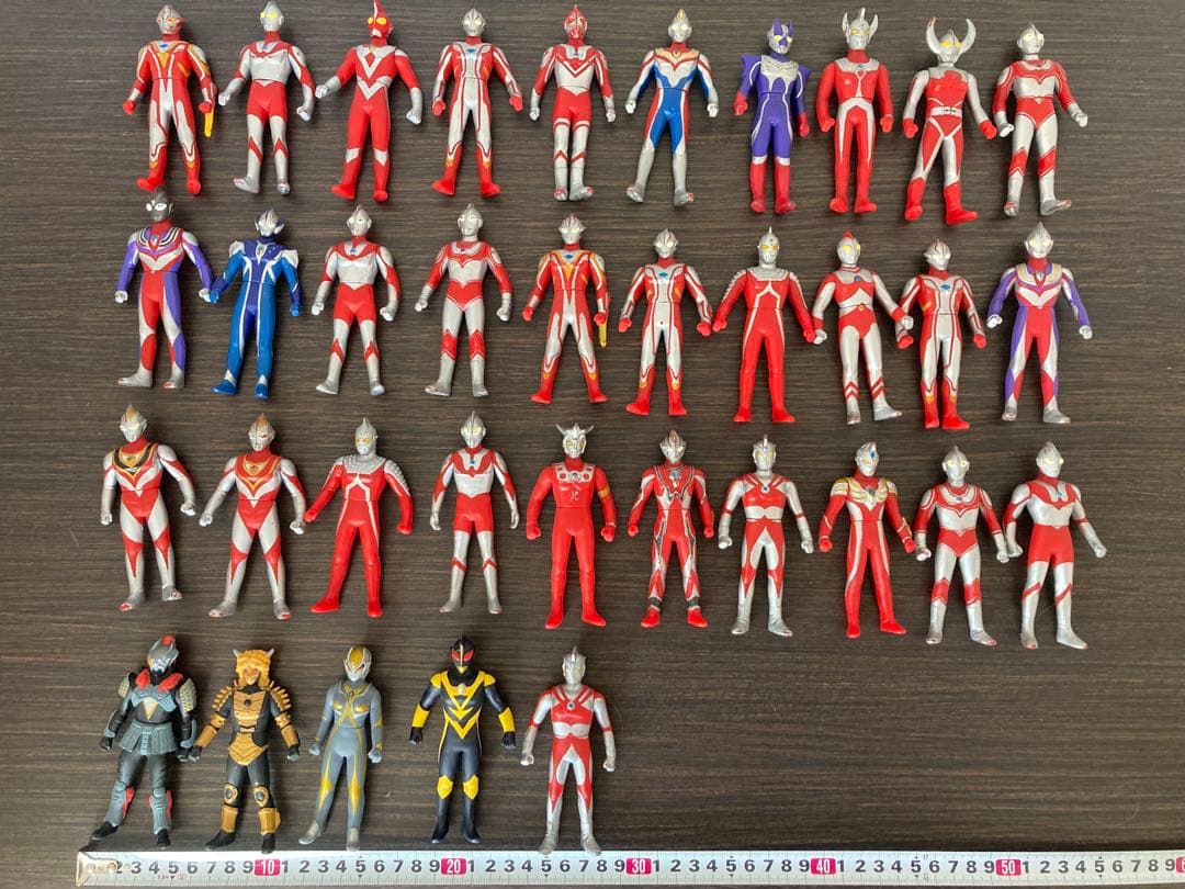 ウルトラマンなどフィギュア 円谷プロ 日本製有2000〜08年製77体まとめ売り