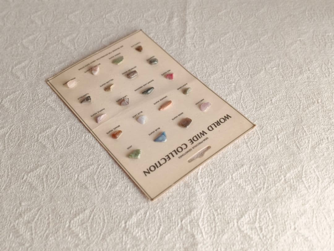* vintage gemstones ꕥ 天然石たちの標本