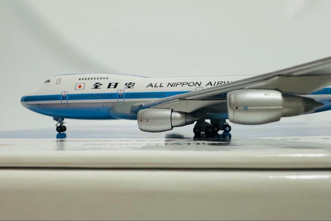 全日空商事 1/400 747SR-100 ANAモヒカンカラー
