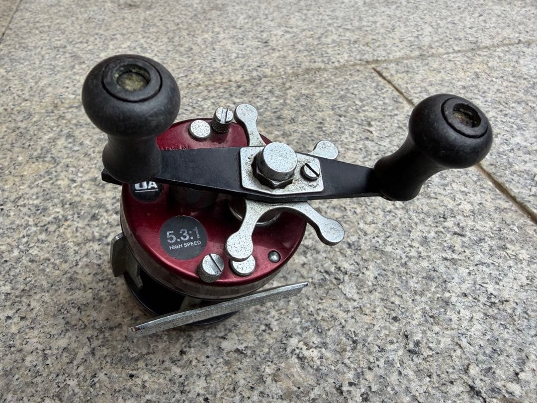 アブ・ガルシア　ベイトリール　Ambassadeur 2500C