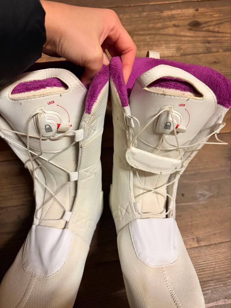 女性用スノーボードブーツ SALOMON 24cm