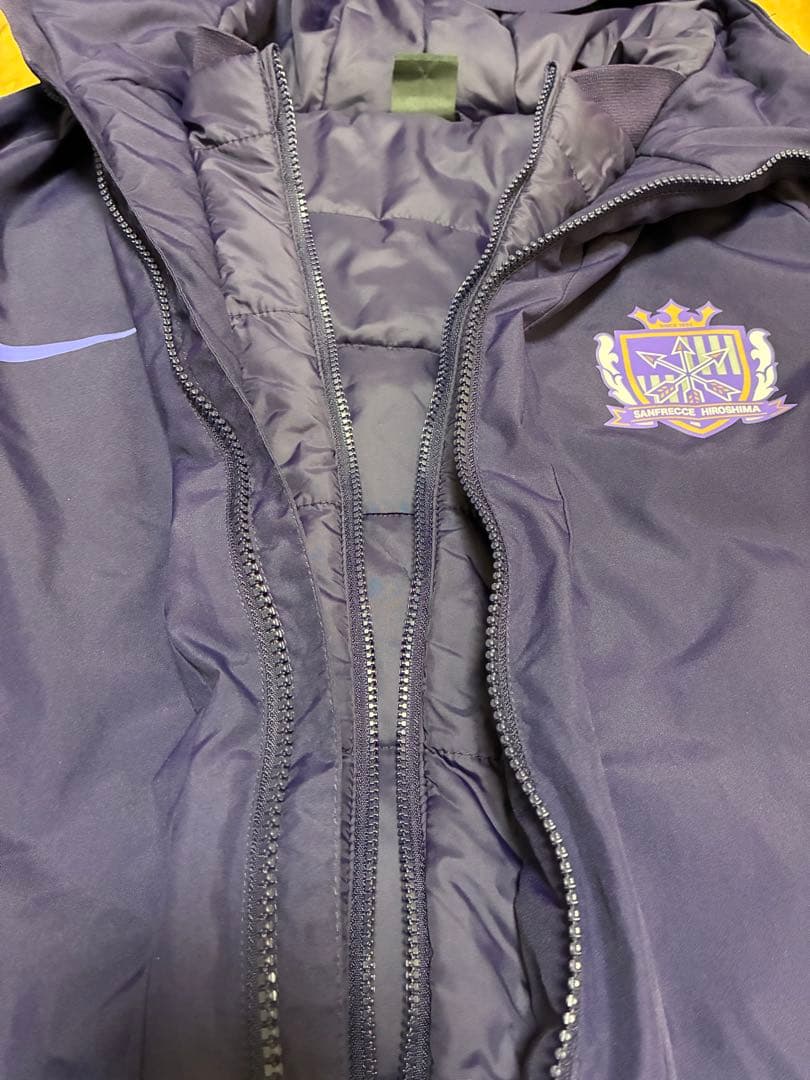 サンフレッチェ広島支給品NIKE ダウンコート XL美品　週末特価3,000円引