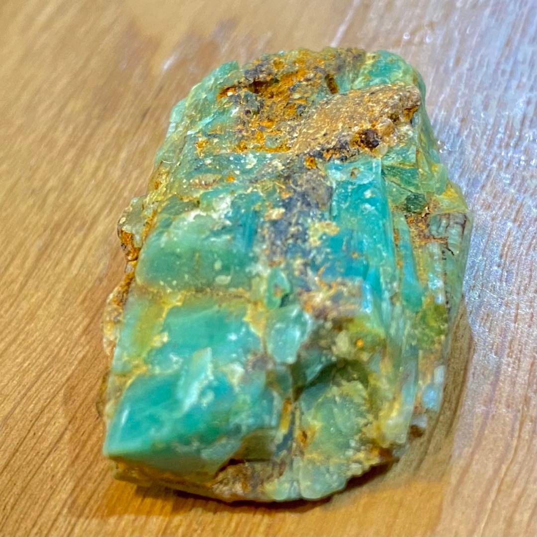 エメラルド　原石　パキスタン産