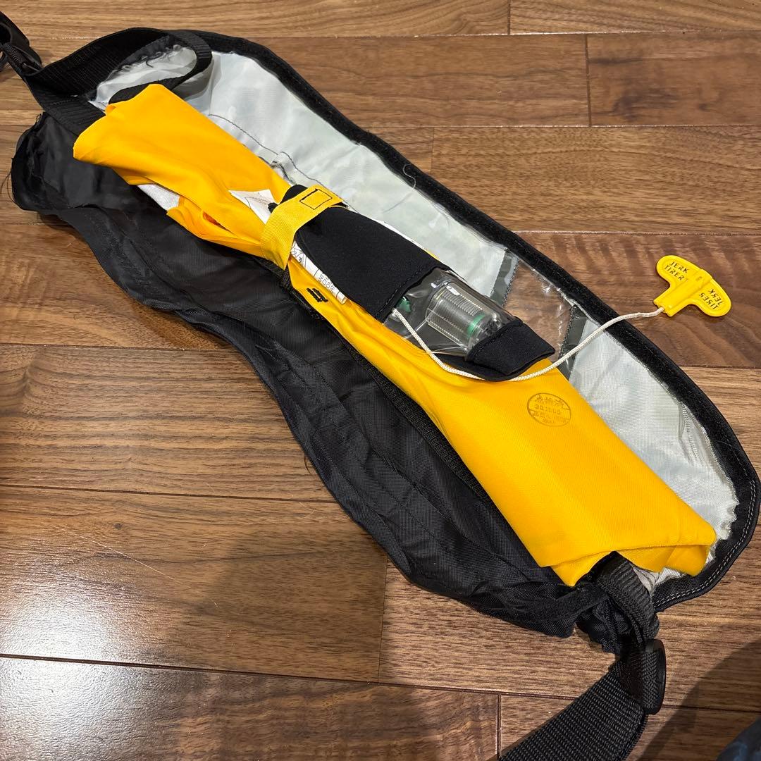 ブルーストーム 膨張式ライフジャケット 桜マーク