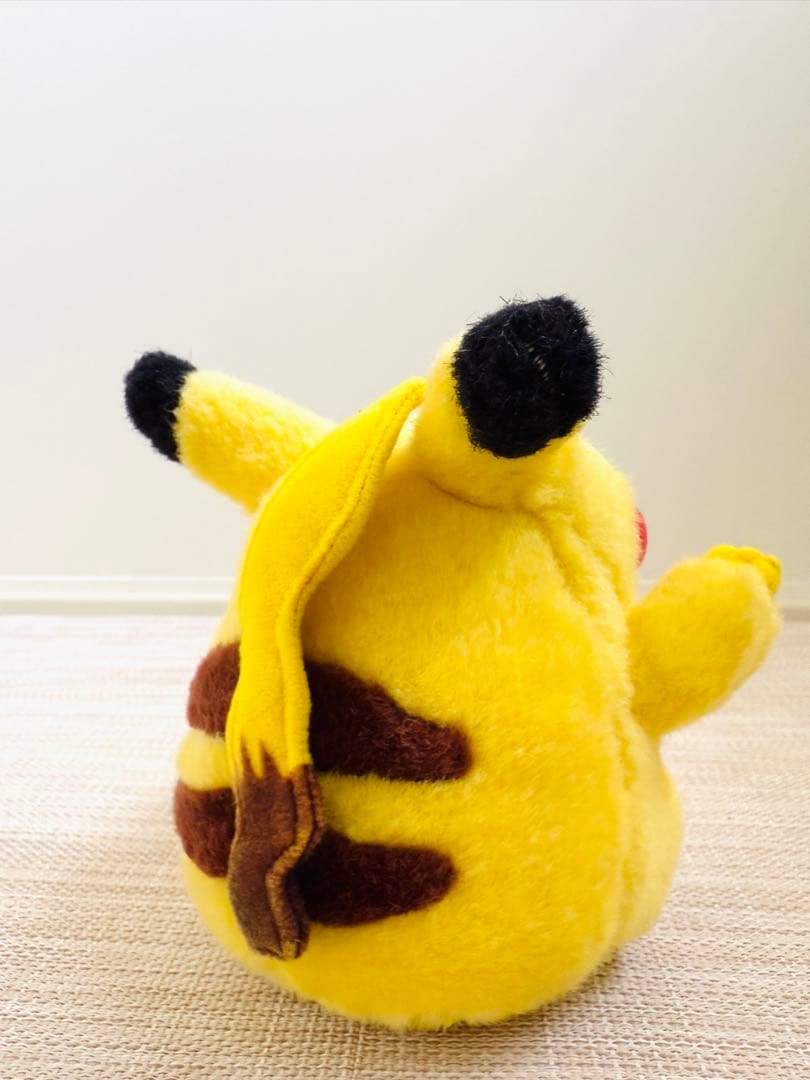 TOMY 初期 ピカチュウ ばんざい ぬいぐるみ