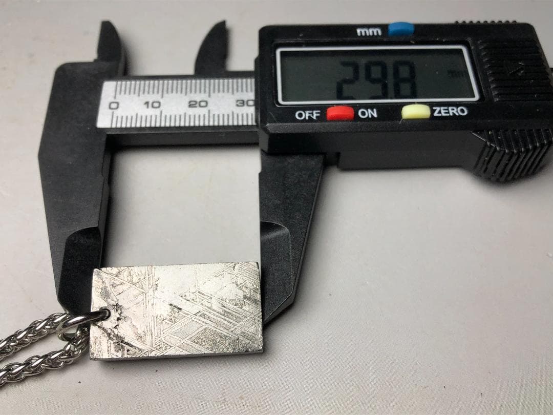 隕石　ムオニオナルスタ隕石　 ペンダントトップ　重さ約20ｇ